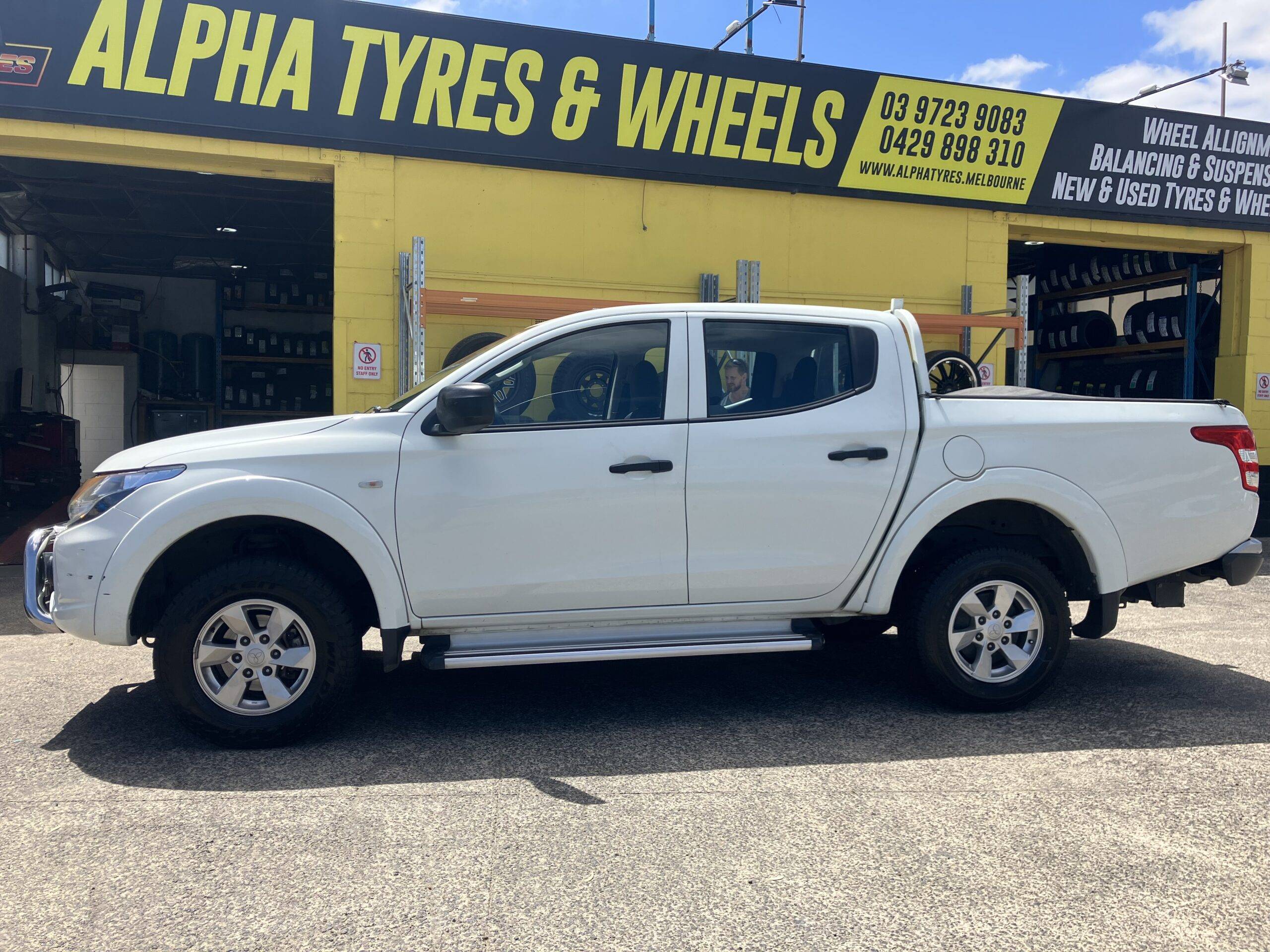 Alpha tyres and wheels tyre shop in lilsyth tyre change